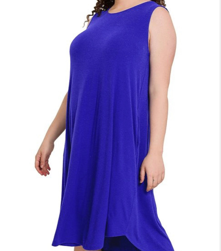 Plus Size sleeveless dress with pockets