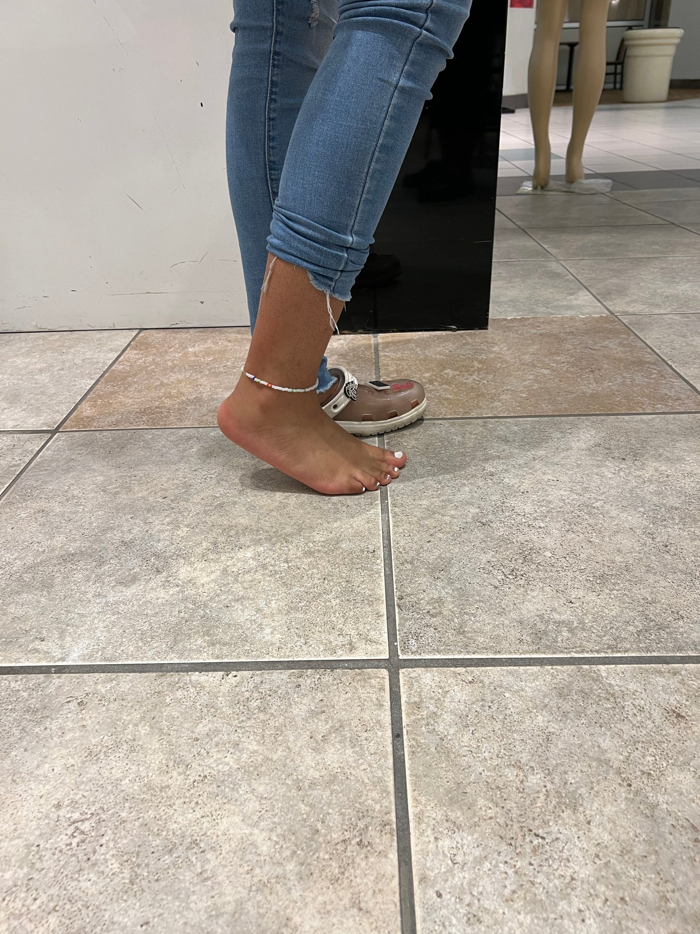 Color white anklet